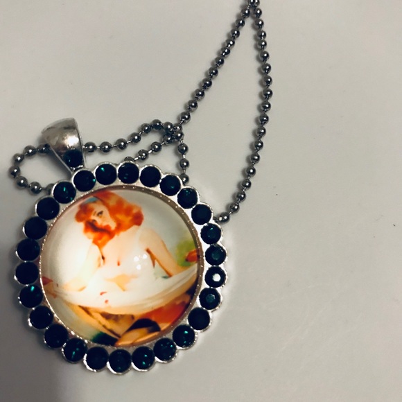 Retro handmade Vintage Pinup Necklace surrounded in Gorgeous Green CZ Stones - Picture 8 of 13